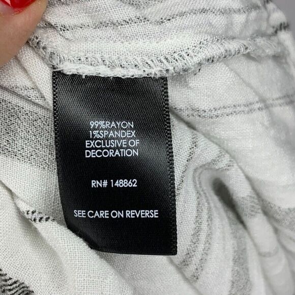 Torrid Top Womens Plus size 4 White Black Striped Sleeveless Peplum V-neck - Picture 7 of 9